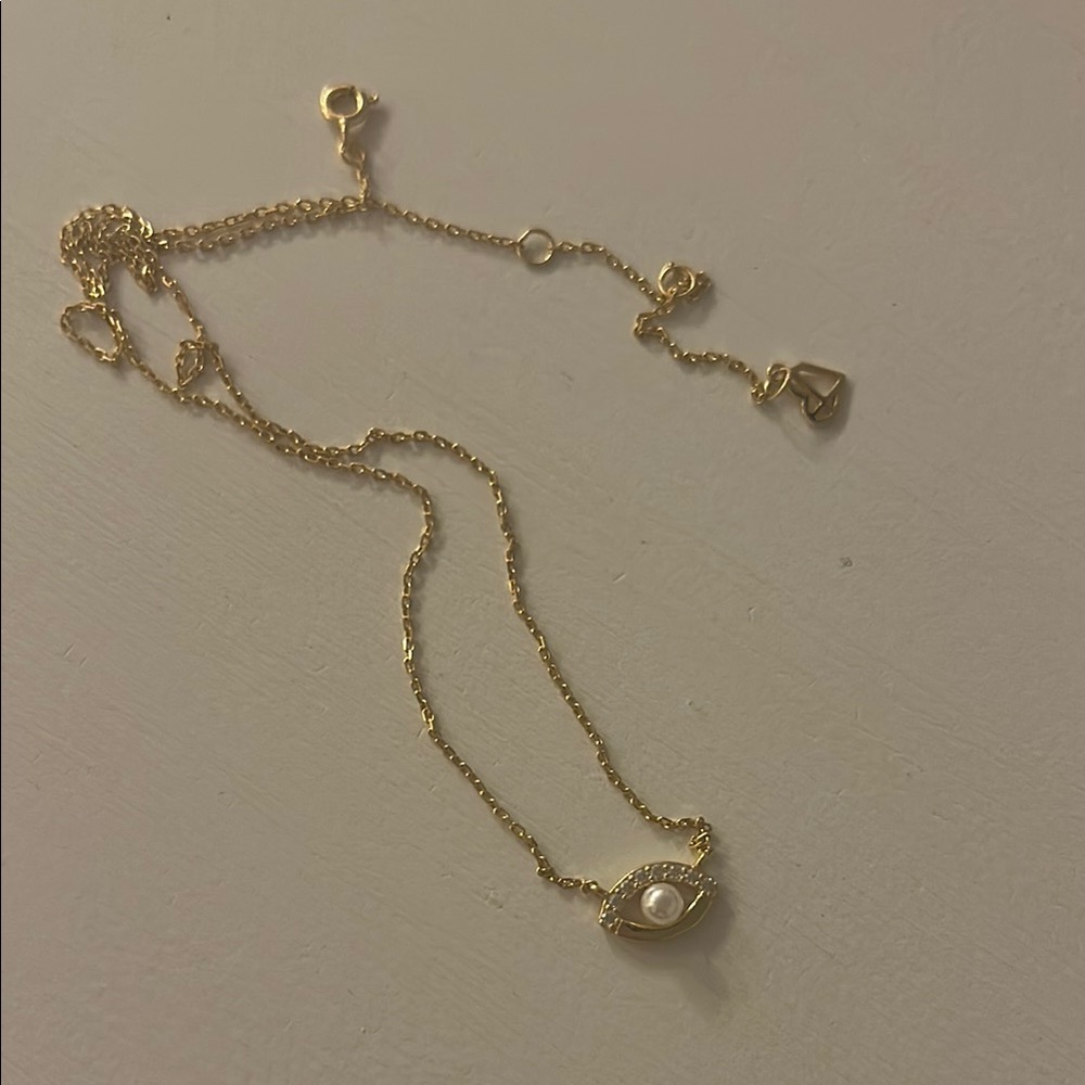 Elegant Gold Necklace with Pearl Accent